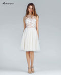 Robe de mariée courte paysage NumberSea en dentelle longueur genou