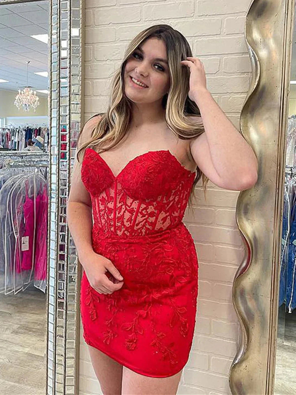 Kurzes Meerjungfrauen-Promkleid mit Herzausschnitt und Spitze in Rot Homecoming-Kleider
