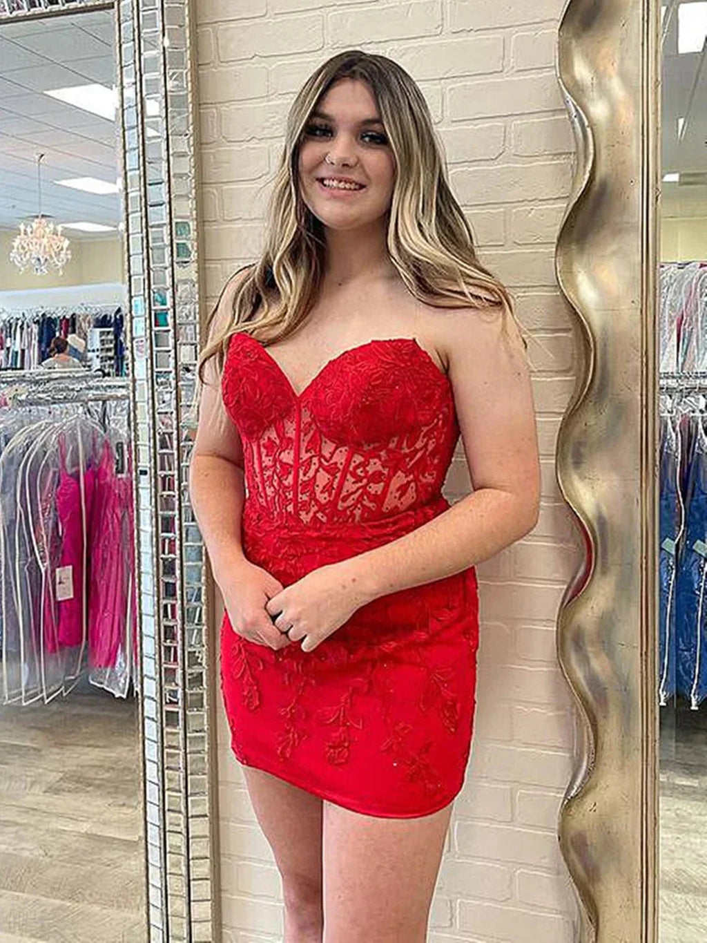 Kurzes Meerjungfrauen-Promkleid mit Herzausschnitt und Spitze in Rot Homecoming-Kleider