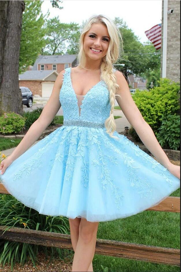 Vestido de Fiesta Azul de Tul con Escote en V Corto, Línea A y Espalda de Encaje sin Espalda
