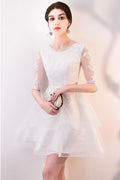 Robe de soirée blanche courte à volants en dentelle avec manches trois-quarts PD063