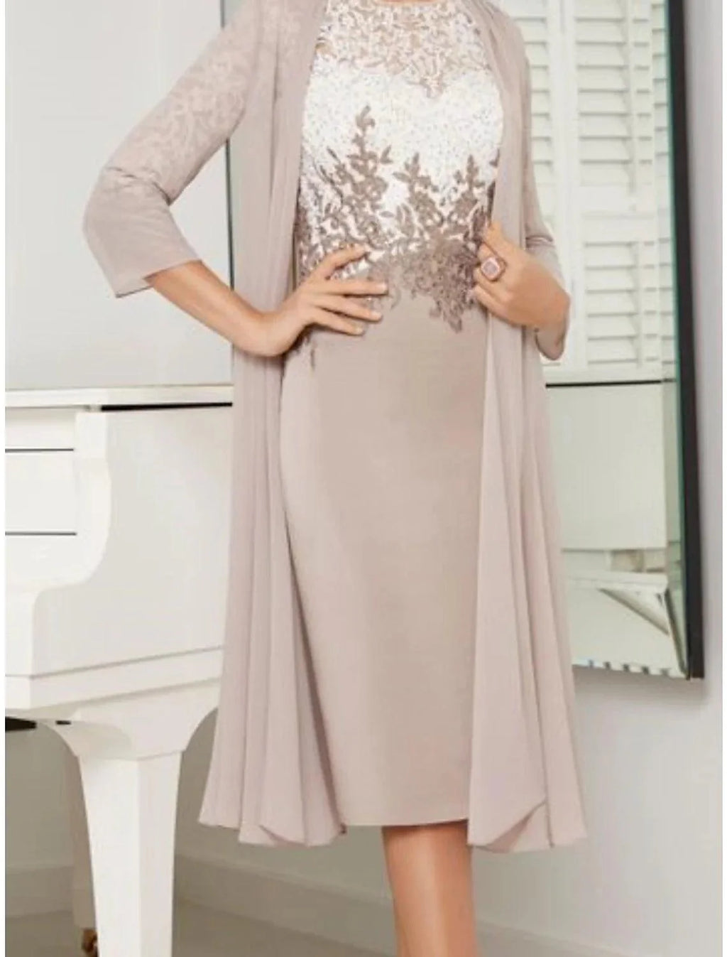 Vestido de mãe da noiva de duas peças, estilo coluna, elegante, pequeno, decote redondo, comprimento até ao joelho, chiffon, renda, manga 3/4 com franzido