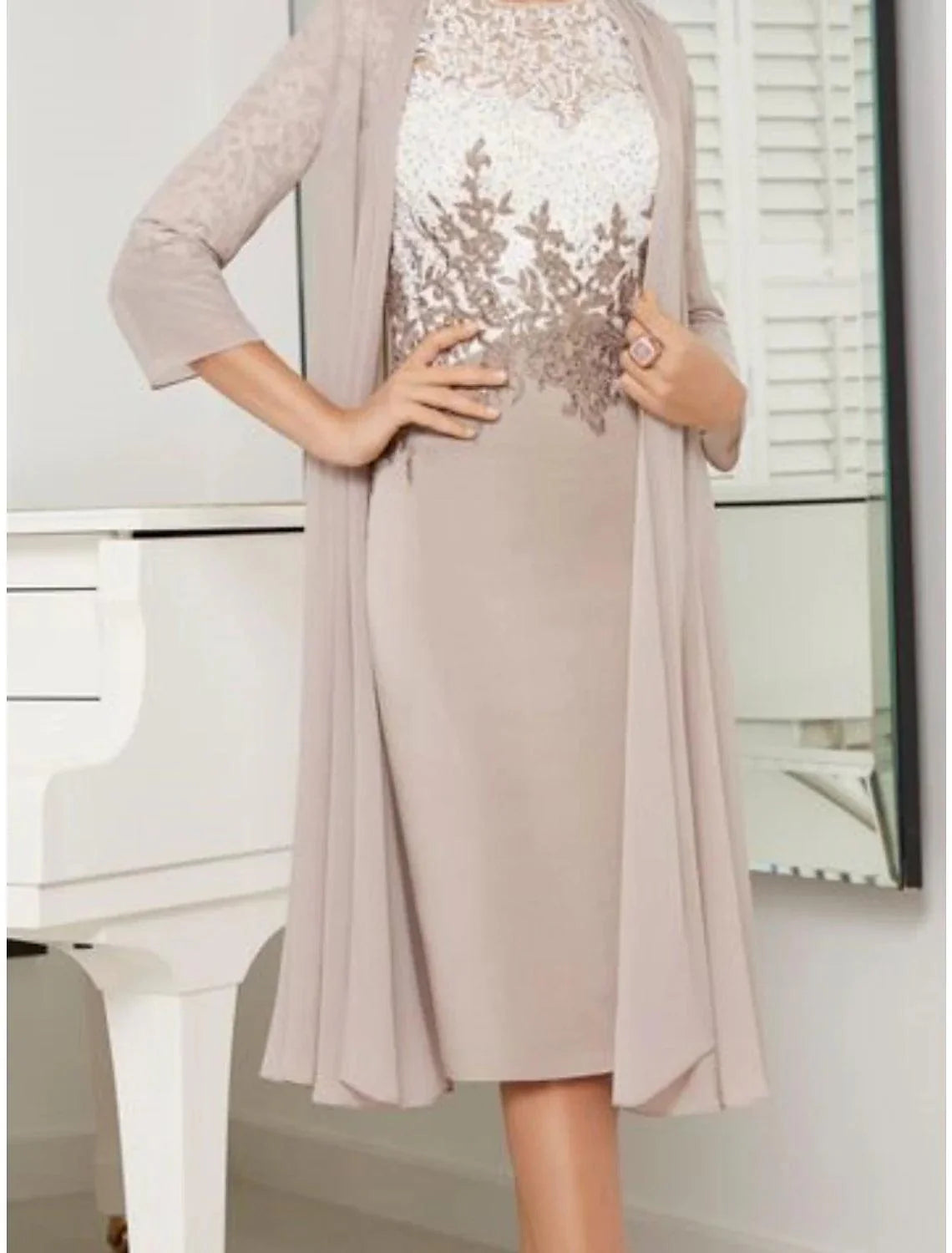 Vestido de mãe da noiva de duas peças, estilo coluna, elegante, pequeno, decote redondo, comprimento até ao joelho, chiffon, renda, manga 3/4 com franzido