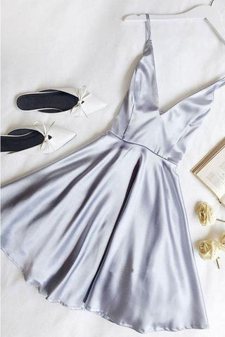 Schlichtes A-Linien-Heimkehrkleid aus hellblauem Satin mit V-Ausschnitt und Taschen PD258