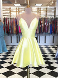 Robe courte de bal des finissants ou de rentrée scolaire en satin jaune, ligne A simple avec encolure en V