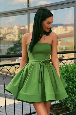 Schlichtes, trägerloses, kurzes, formelles Homecoming-Kleid aus rotem Satin, PD376