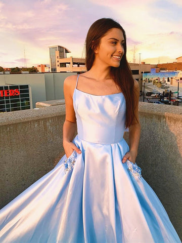 Himmelblaues langes A-Linien-Abendkleid aus Satin mit Taschen