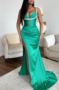 Vestido de festa sereia sem mangas com alças finas e decote em V com racha alta em jade