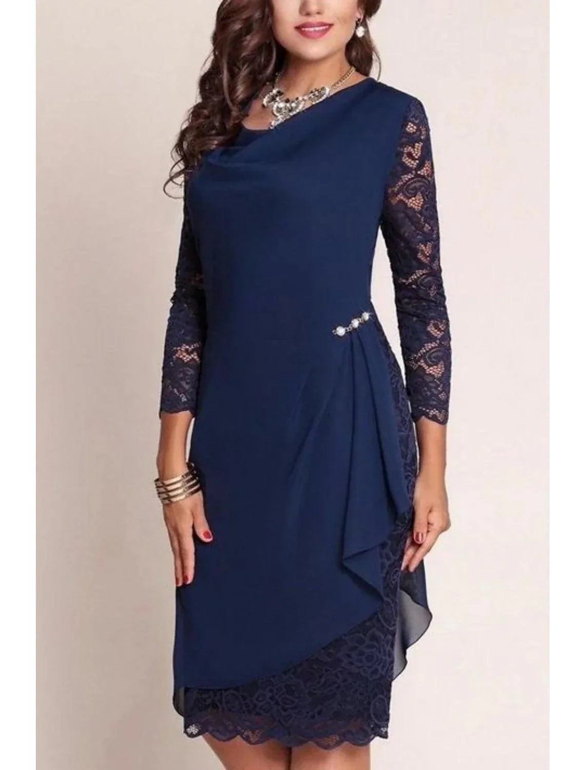 Vestido tubinho/coluna para mãe da noiva, convidada de casamento, vintage, elegante, decote redondo, comprimento até ao joelho, chiffon, renda, manga 3/4, com cristais, franzido