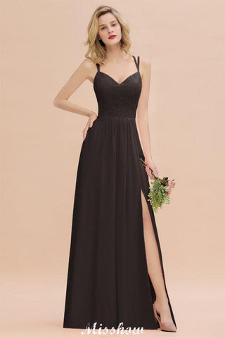 Vestido de madrinha de casamento azul-celeste com racha lateral e decote em V