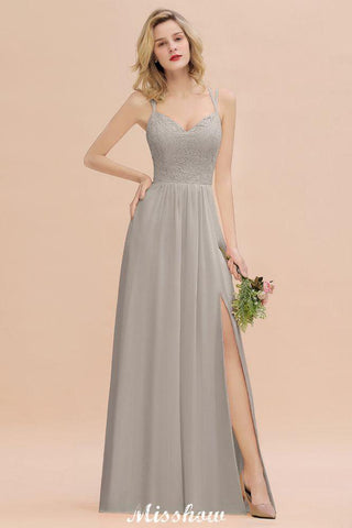 Vestido de madrinha de casamento azul-celeste com racha lateral e decote em V