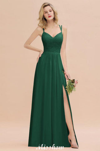 Vestido de madrinha de casamento azul-celeste com racha lateral e decote em V