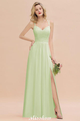 Vestido de madrinha de casamento azul-celeste com racha lateral e decote em V