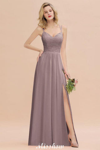 Vestido de madrinha de casamento azul-celeste com racha lateral e decote em V