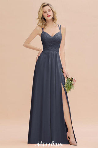Vestido de madrinha de casamento azul-celeste com racha lateral e decote em V
