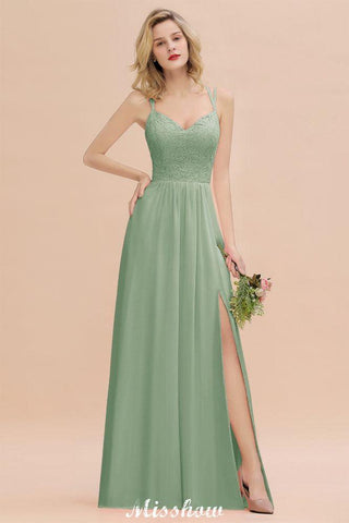 Vestido de madrinha de casamento azul-celeste com racha lateral e decote em V