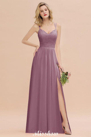 Vestido de madrinha de casamento azul-celeste com racha lateral e decote em V
