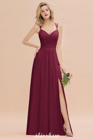 Vestido de madrinha de casamento azul-celeste com racha lateral e decote em V