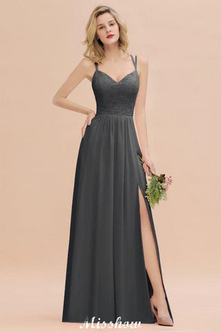 Vestido de madrinha de casamento azul-celeste com racha lateral e decote em V