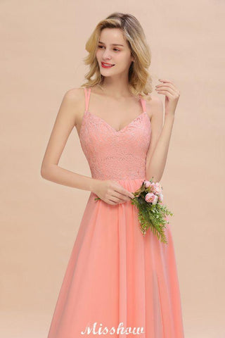 Vestido de madrinha de casamento azul-celeste com racha lateral e decote em V