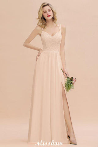 Vestido de madrinha de casamento azul-celeste com racha lateral e decote em V