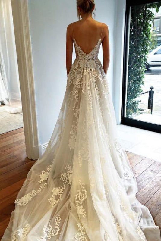 Trägertop-V-Ausschnitt Strand Hofzug Tüll Elegantes Brautkleid mit Spitze