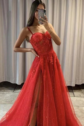 Langes Ballkleid aus Tüll in A-Linie mit Spaghettiträgern, Schlitz und Spitzenapplikationen