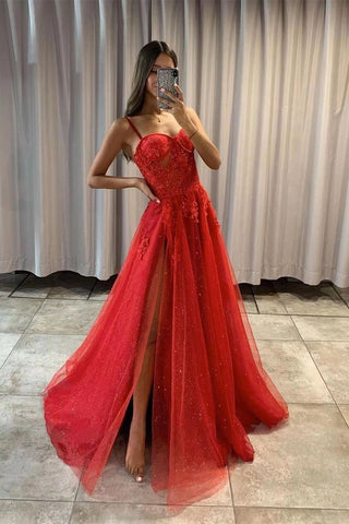 Langes Ballkleid aus Tüll in A-Linie mit Spaghettiträgern, Schlitz und Spitzenapplikationen