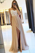 Chiffon-Ballkleid mit Spaghettiträgern und Applikationen und seitlichem Schlitz PG941