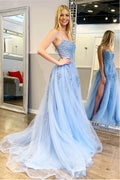 Hellblaues langes Ballkleid mit Spaghettiträgern und Applikationen PSK176