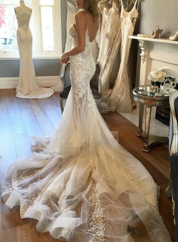 Spaghettiträger-Prinzessin-Applikation-V-Ausschnitt-Tüll elegantes Brautkleid