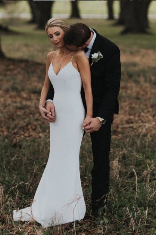 Spaghetti-Träger Hübsche Meerjungfrau Rückenfreies V-Ausschnitt Strand Einfach Boho Elegante Hochzeitskleider