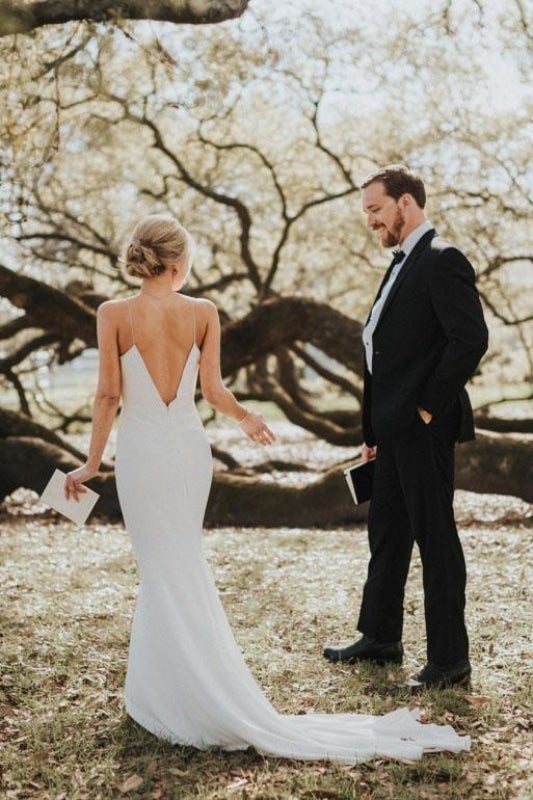 Spaghetti-Träger Hübsche Meerjungfrau Rückenfreies V-Ausschnitt Strand Einfach Boho Elegante Hochzeitskleider