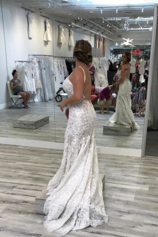 Spaghetti-Träger Hübsche Meerjungfrau V-Ausschnitt Rückenfreie Spitze Elegante Hochzeitskleider