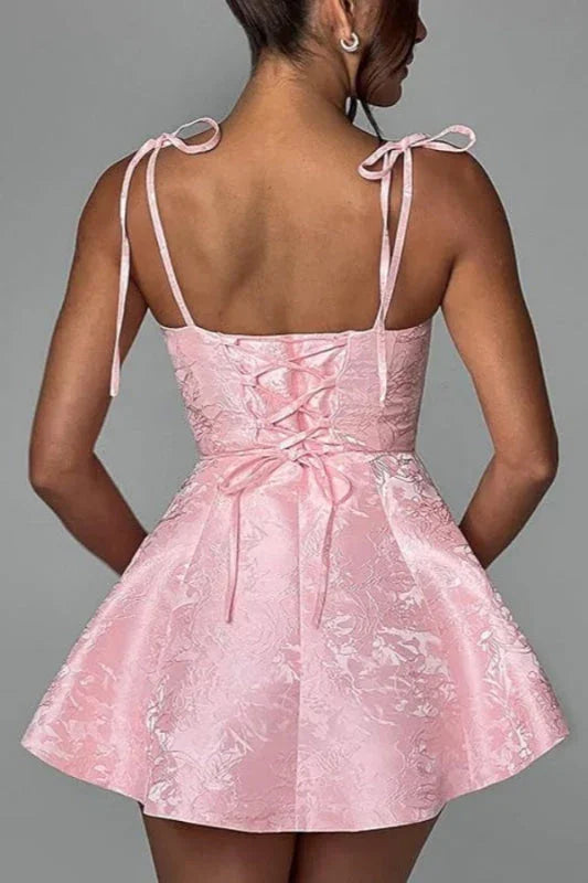 Glamouröses Träger-Satin-Mini-Partykleid Jacquard-ärmelloses Homecoming-Kleid
