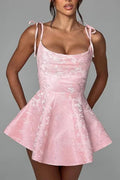 Glamouröses Träger-Satin-Mini-Partykleid Jacquard-ärmelloses Homecoming-Kleid