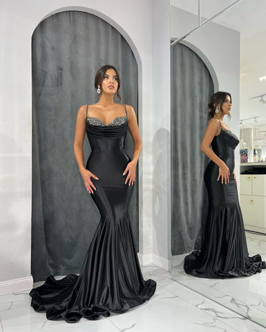 Vestido de noite comprido azul royal com alças finas e decote em coração, estilo sereia, em cetim