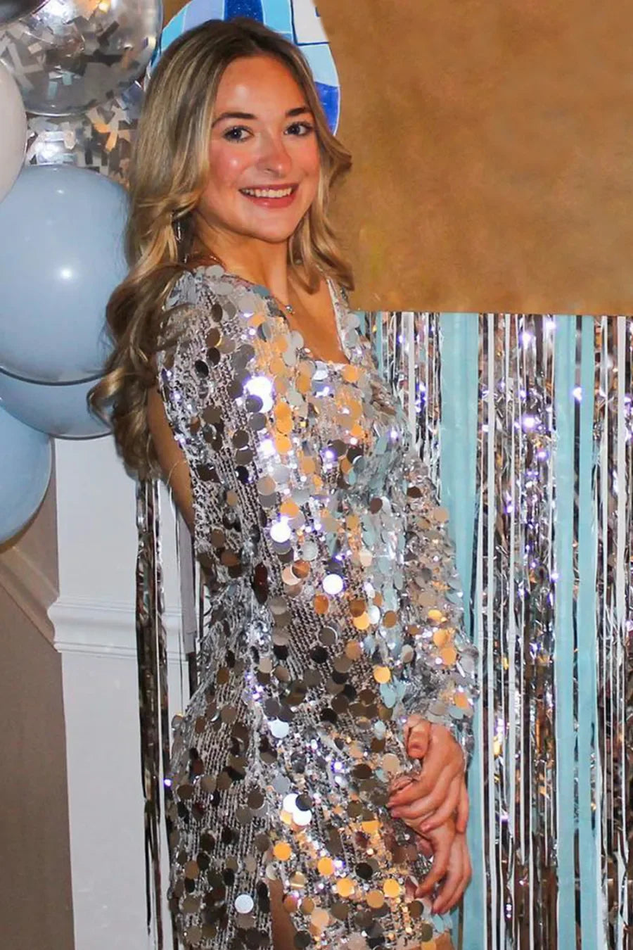 Funkelndes Silbernes Quadrat-Ausschnitt Pailletten Langärmliges Kurzes Homecoming-Kleid