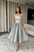 Funkelndes trägerloses A-Line-Abendkleid mit Pailletten