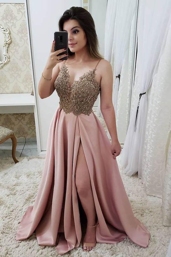 Langes, kastanienbraunes Ballkleid mit Perlenbesatz in A-Linie, mit Schlitz und goldener Spitze, PG871