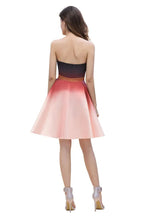 Trägerlos Verlauf Satin Mini-Partykleid Kniebundlanges Homecoming-Kleid