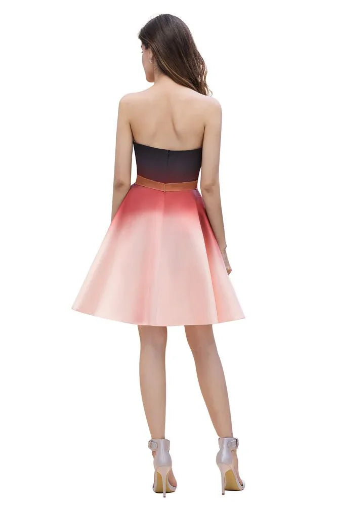 Trägerlos Verlauf Satin Mini-Partykleid Kniebundlanges Homecoming-Kleid