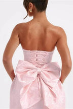 Chic Ärmelloses Rüschen-Satin-Floral-Jacquard-Mini-Homecoming-Kleid mit Schleife