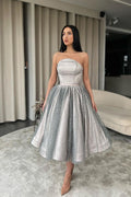 Vestido Corto de Fiesta Sin Tirantes Plateado en Línea A con Volantes y Lentejuelas