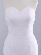 Trägerloses Sweetheart-Mermaid-Hochzeitskleid aus Spitze mit Rüschen aus Tüll