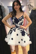 Abito da ballo bianco in organza con spalline e applicazioni di pizzo PD031