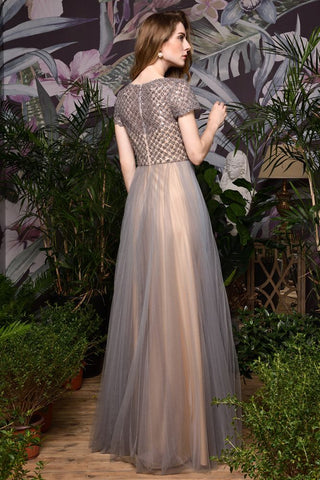 Impressionante vestido de festa comprido Aline com mangas curtas e rodado para quinze anos