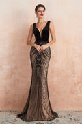 Elegante Abito da Sera Sirena con Scollatura a V Profonda, Perline Nere, Senza Maniche e Aderente per Feste