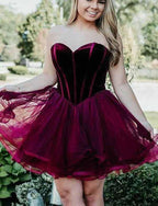Vestido de Fiesta Corto Estiloso en Línea A con Corazón, Lazos y Tul