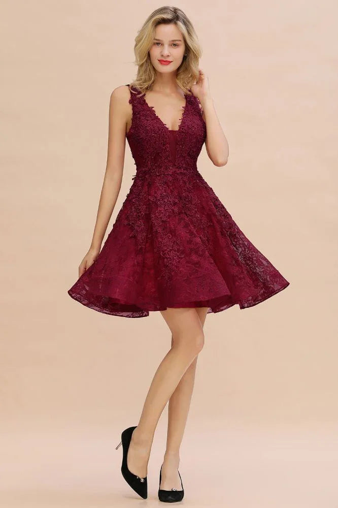 Vestido de Fiesta para el Baile de Bienvenida con Aplicaciones Florales, Cuello en V, Sin Mangas y a la Altura de la Rodilla, Estiloso